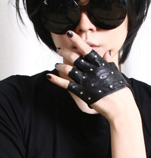 Genuine Leather Runway Punk Rocker Fingerless Sparkling Stud Biker Rider Gloves (17 to 18cm palm)