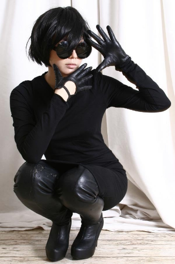 Genuine Leather Fashion Runway Punk Rock Keyhole Lady Slim Gloves Wrist Elastic