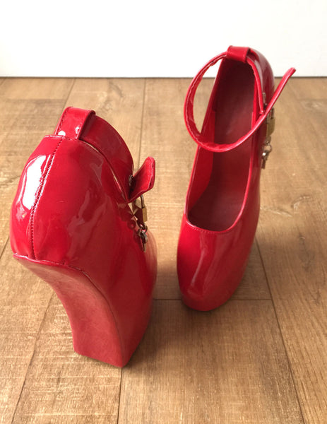 Zora Fetish Heelless Hoof Sole Platform Pump Lockable Padlock Strap Patent Red