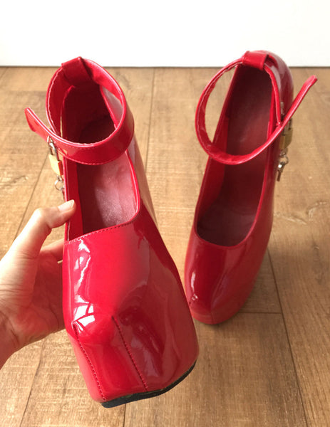 Zora Fetish Heelless Hoof Sole Platform Pump Lockable Padlock Strap Patent Red