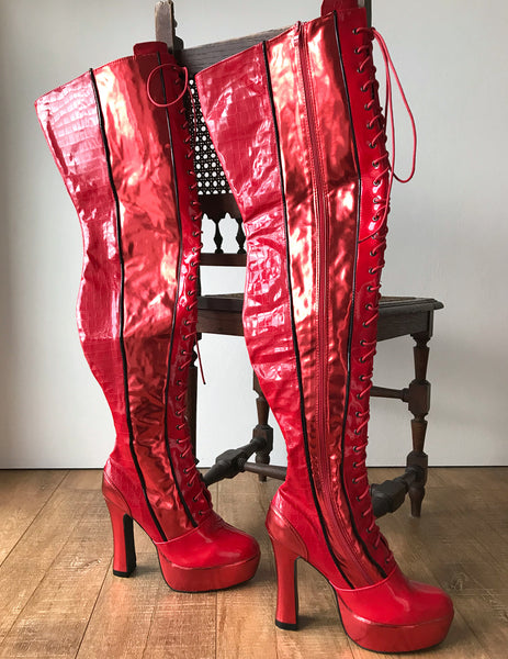 RTBU KINKY 15cm Spool Platform Goth Crotch Lace Zip Red Metallic