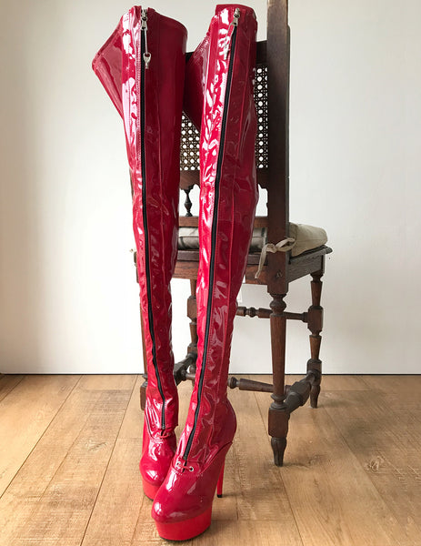 RTBU PAUL 15cm Platform Crotch Lockable Burlesque LaceUp Zip Crimson Patent