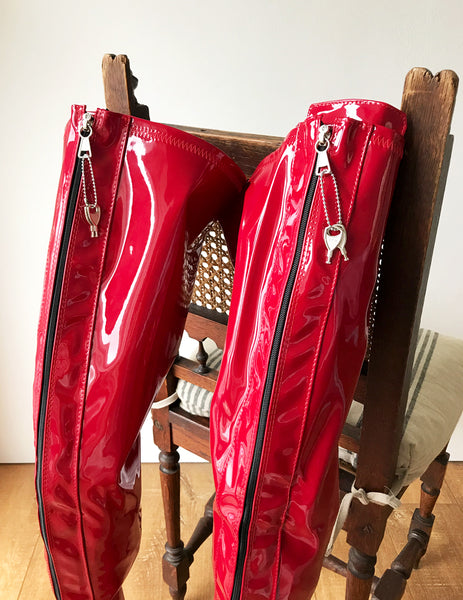 RTBU PAUL 15cm Platform Crotch Lockable Burlesque LaceUp Zip Crimson Patent