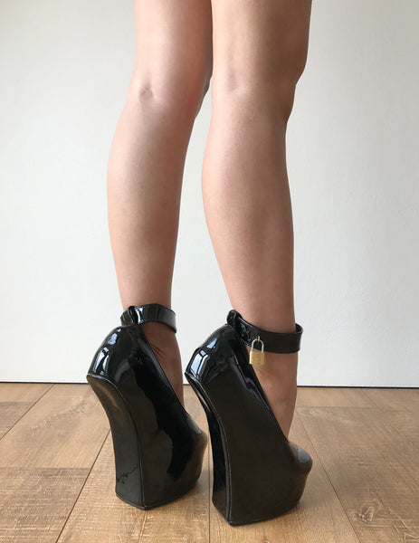 Zora Fetish Heelless Hoof Sole Platform Pump Lockable Padlock Strap Patent Black