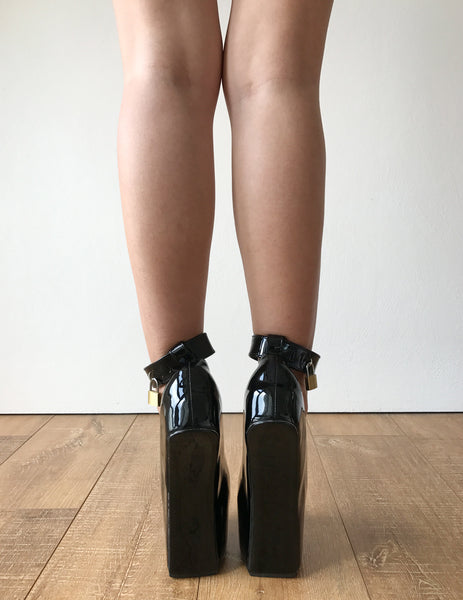 Zora Fetish Heelless Hoof Sole Platform Pump Lockable Padlock Strap Patent Black
