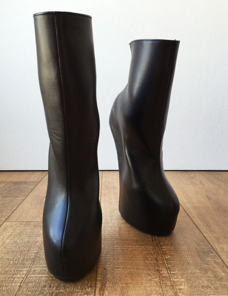 ZEUS Fetish Stallion Horse Pony Hoof Sole Ankle Golden Pinup Golden Zip BDSM